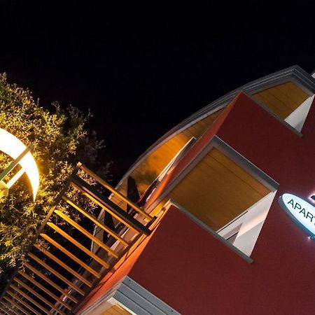 Aparthotel Esperya Lignano Sabbiadoro Zewnętrze zdjęcie