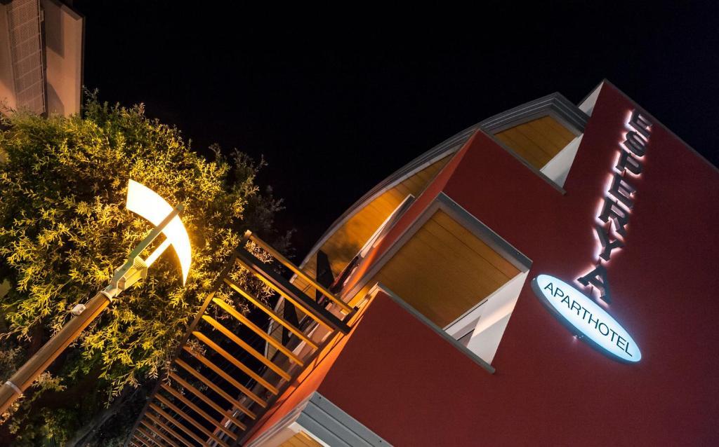 Aparthotel Esperya Lignano Sabbiadoro Zewnętrze zdjęcie
